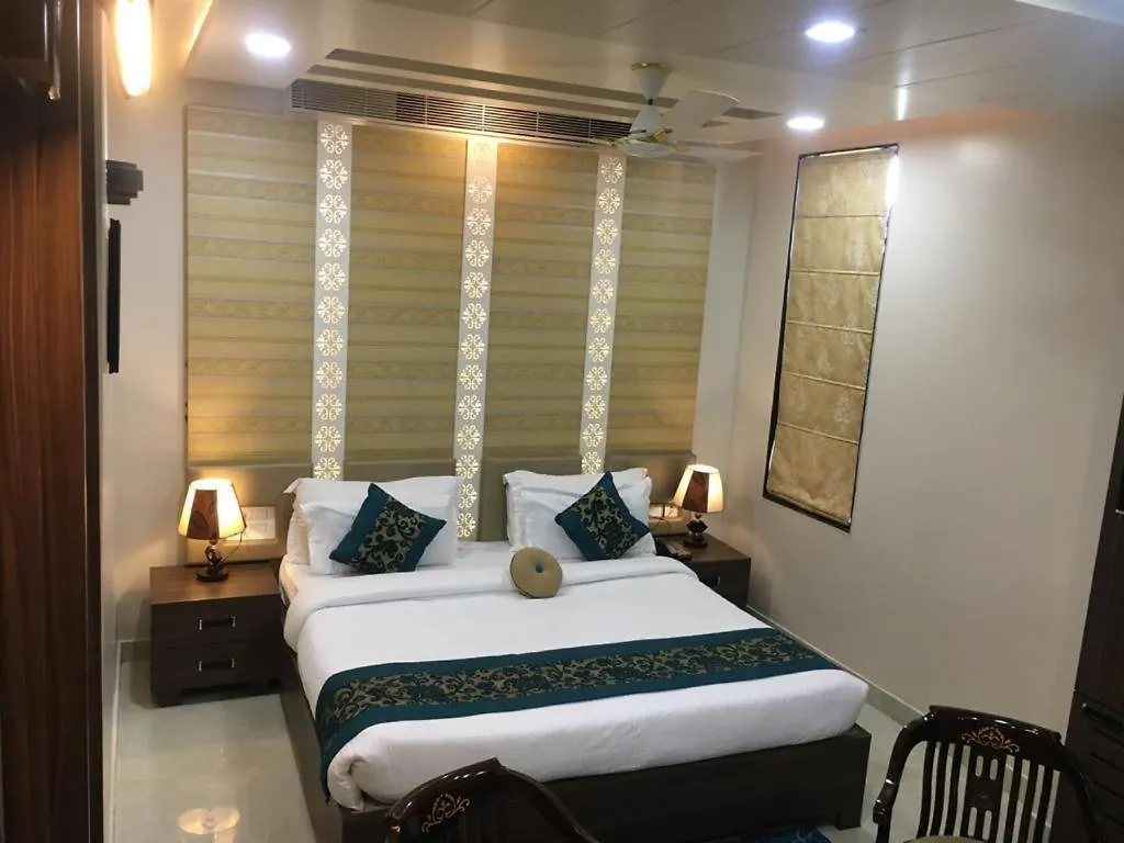 Hotel Ozas Grand 바라나시 3*,  인도
