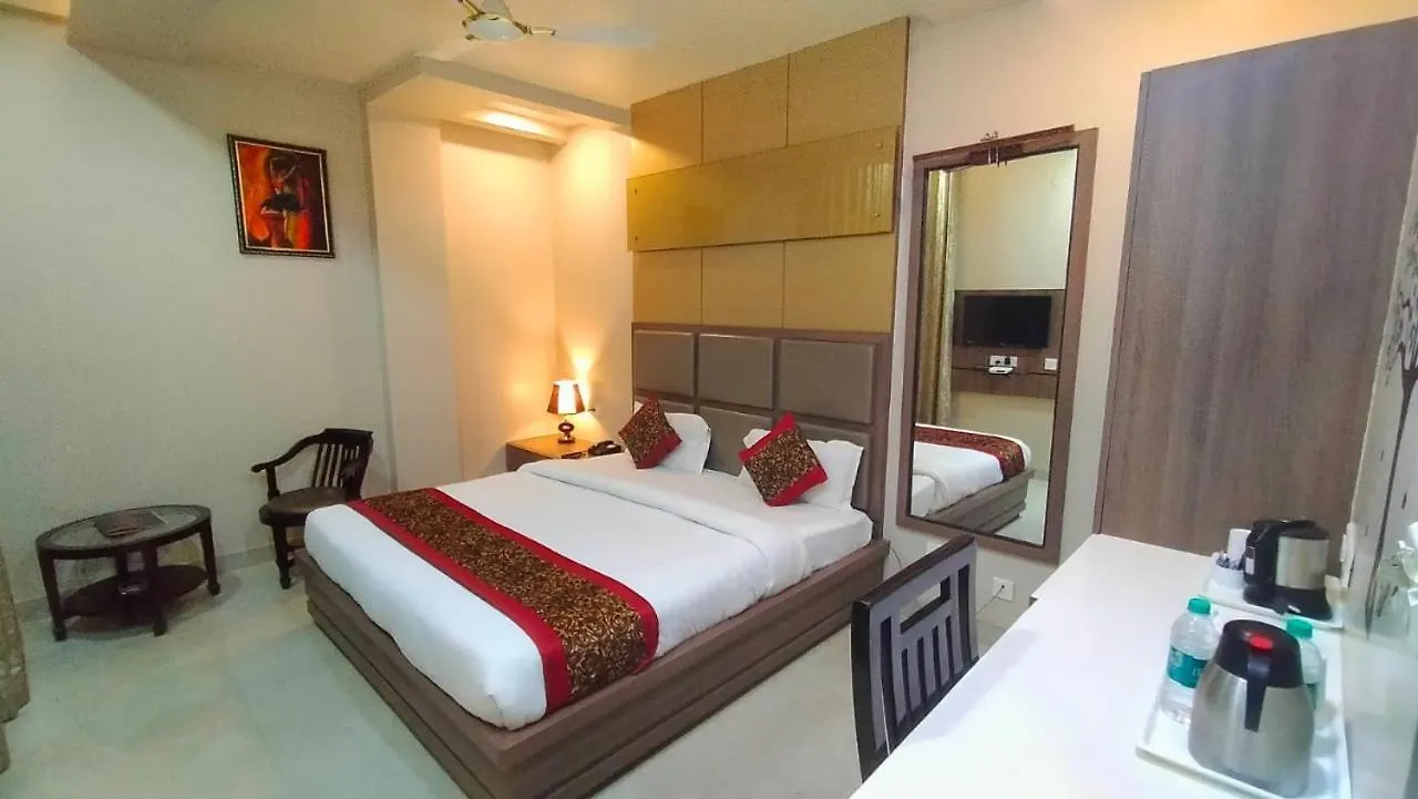 Hotel Ozas Grand 바라나시