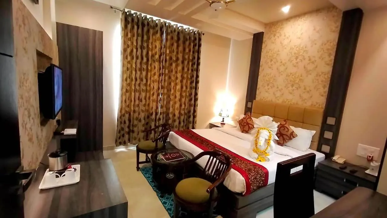 Hotel Ozas Grand 바라나시 3*,