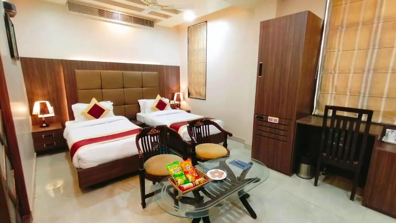 Hotel Ozas Grand 바라나시