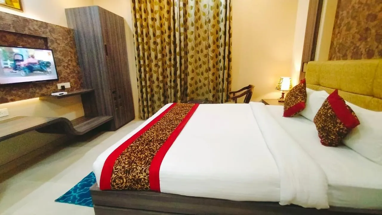 Hotel Ozas Grand 바라나시