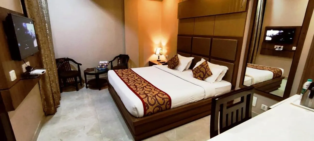 Hotel Ozas Grand 바라나시
