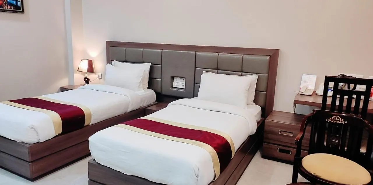 Hotel Ozas Grand 바라나시 3*,