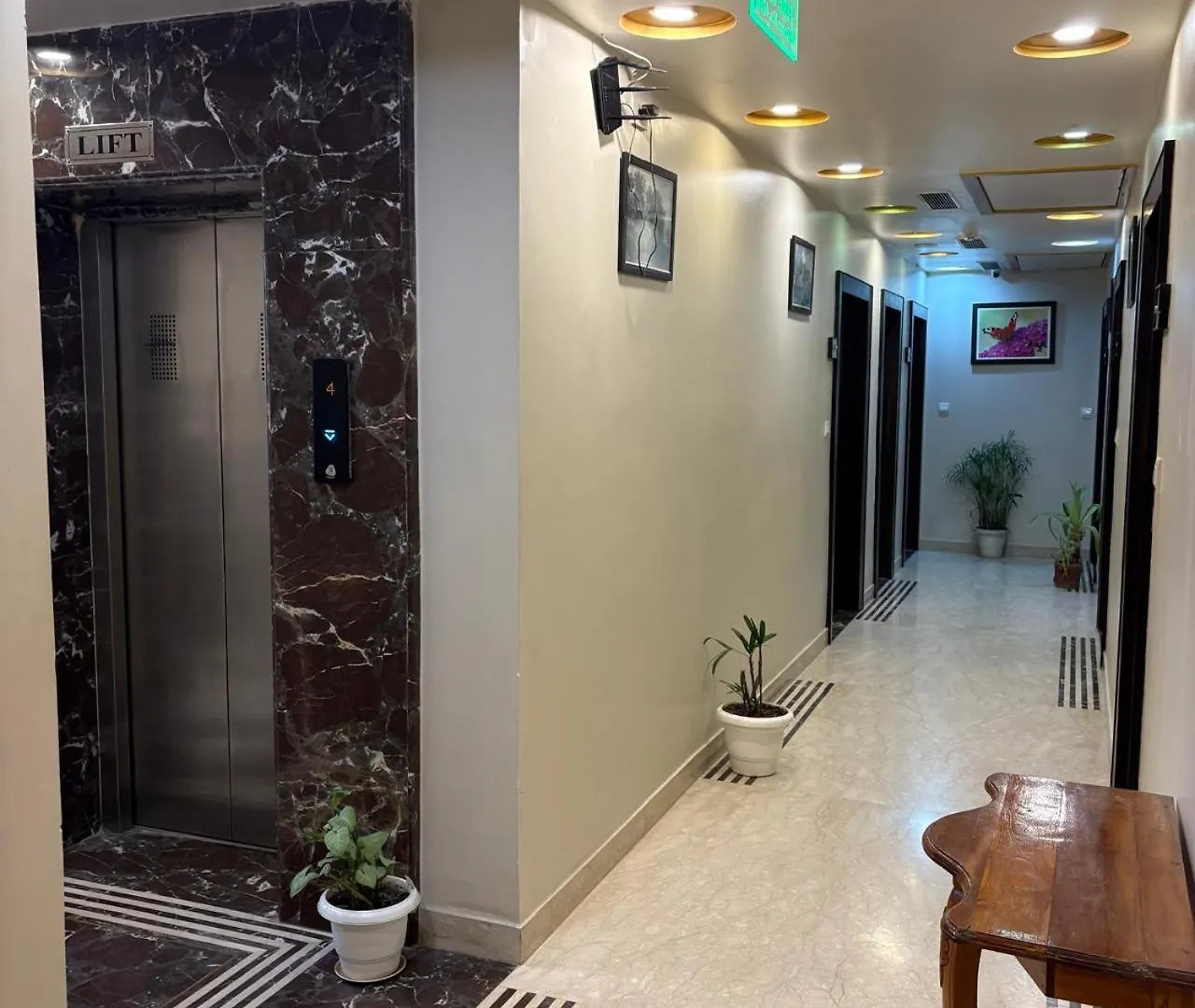 Hotel Ozas Grand 바라나시