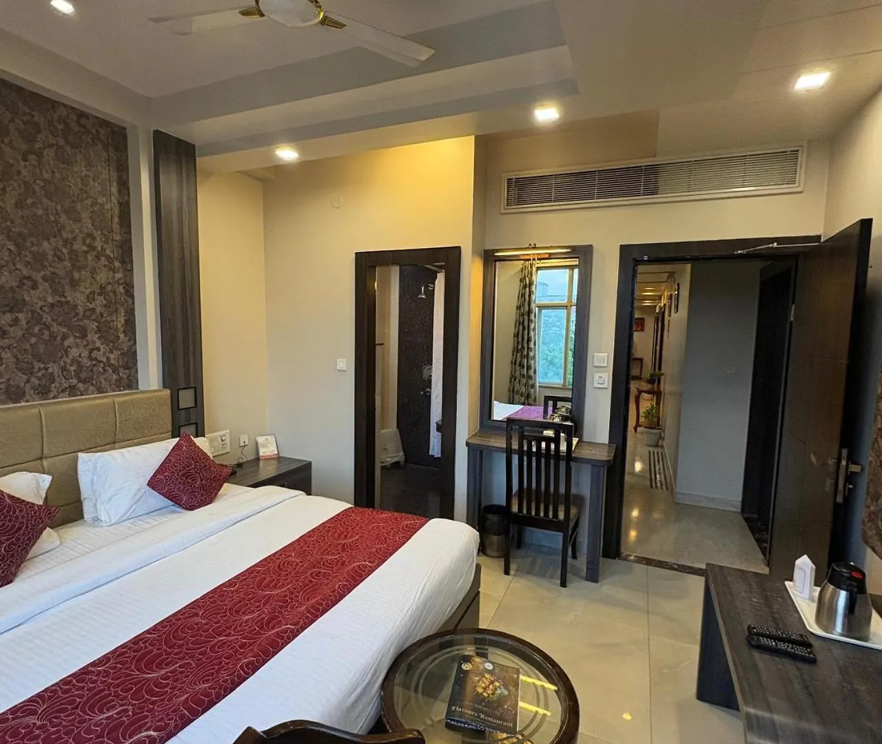 Hotel Ozas Grand 바라나시 3*,  인도