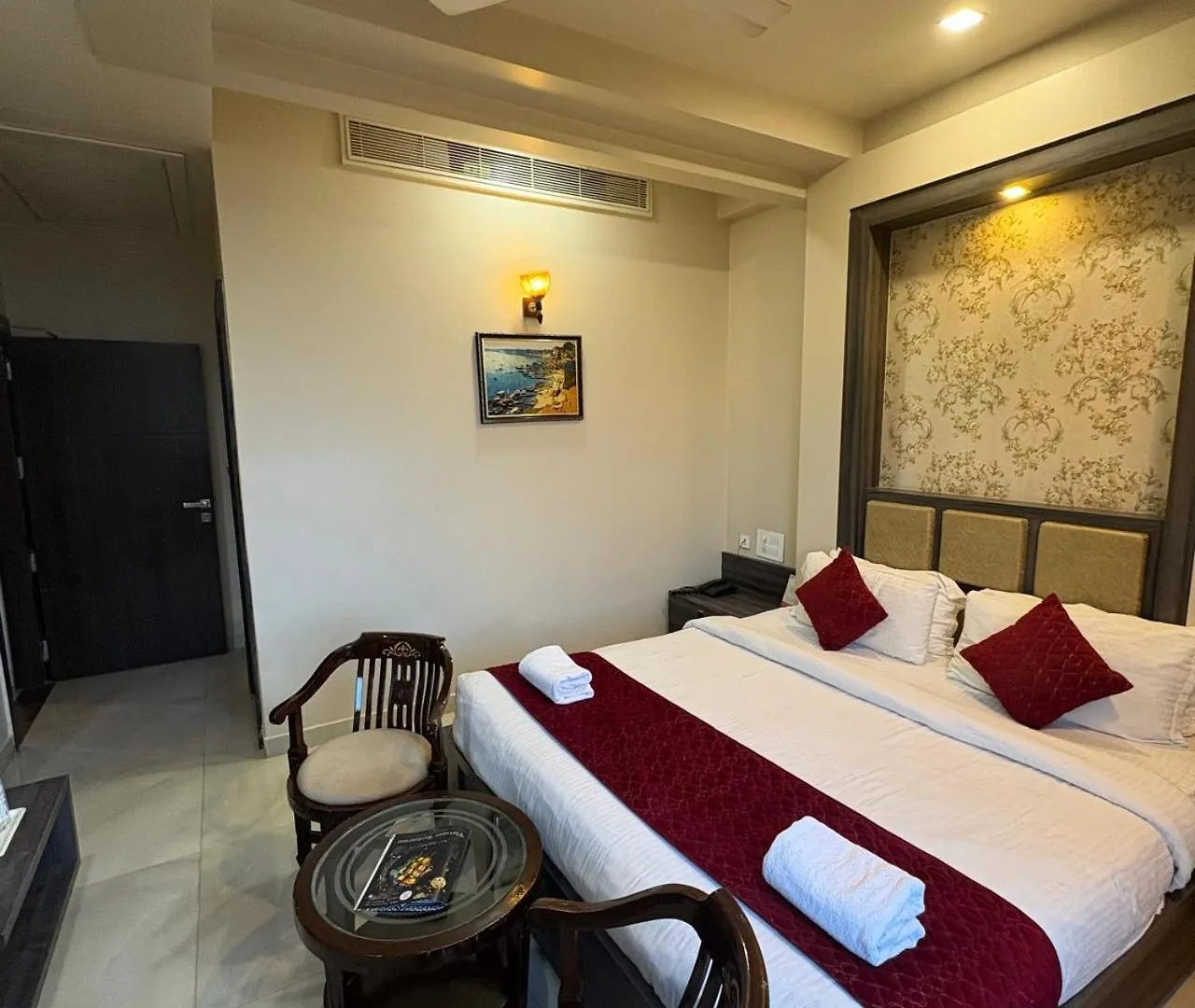 Hotel Ozas Grand 바라나시