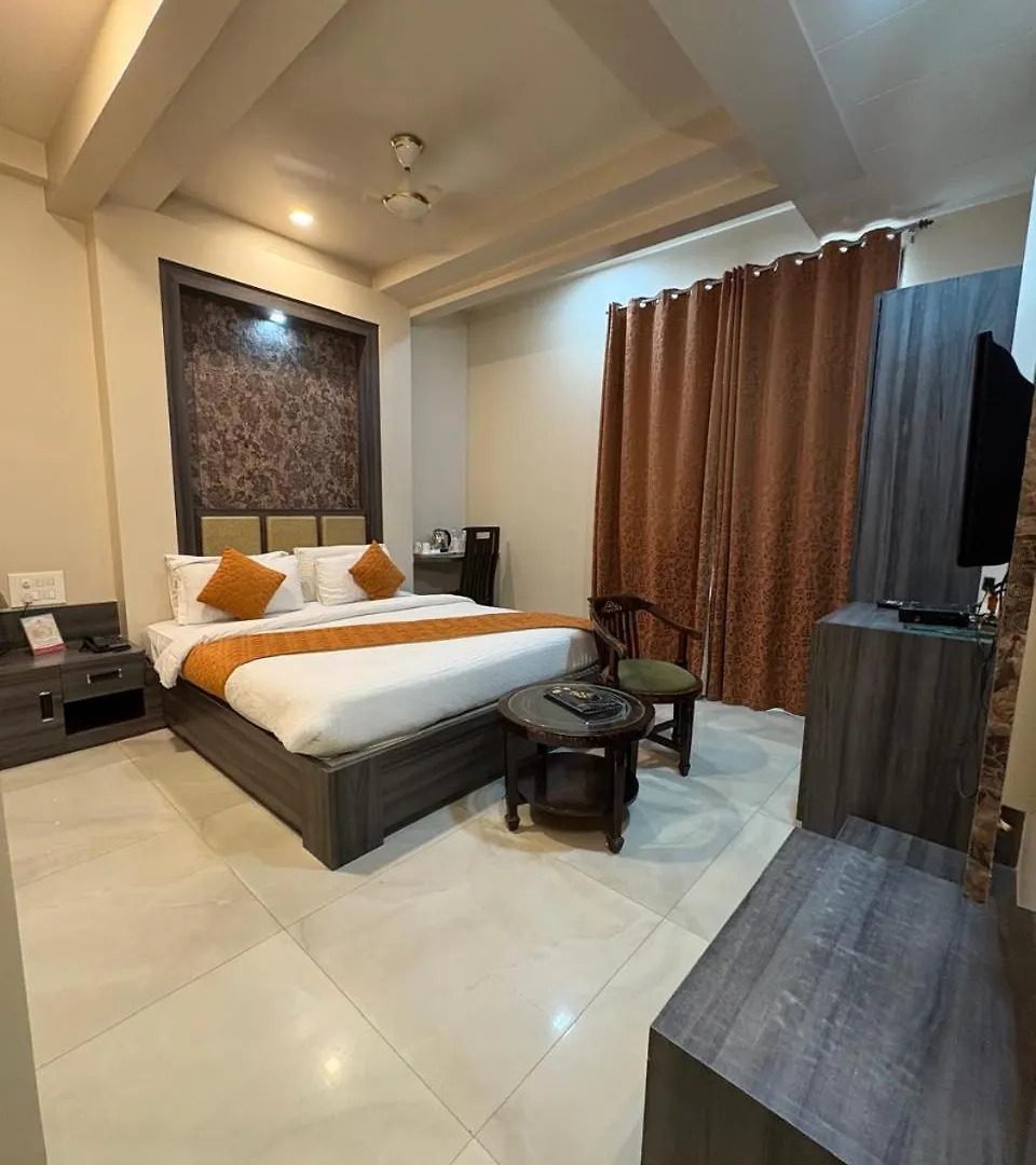 Hotel Ozas Grand 바라나시 3*,  인도