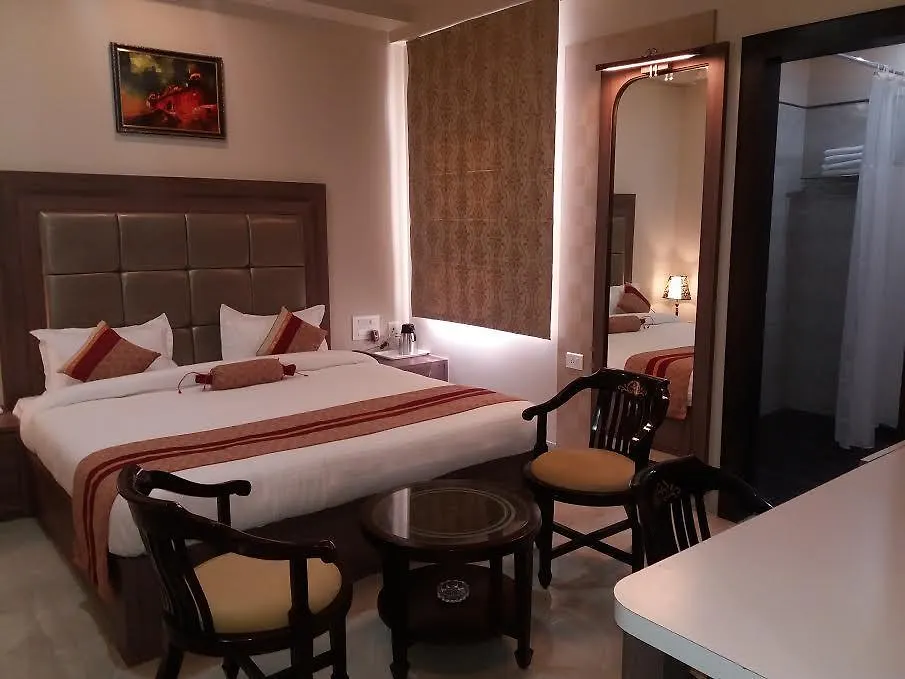 Hotel Ozas Grand 바라나시