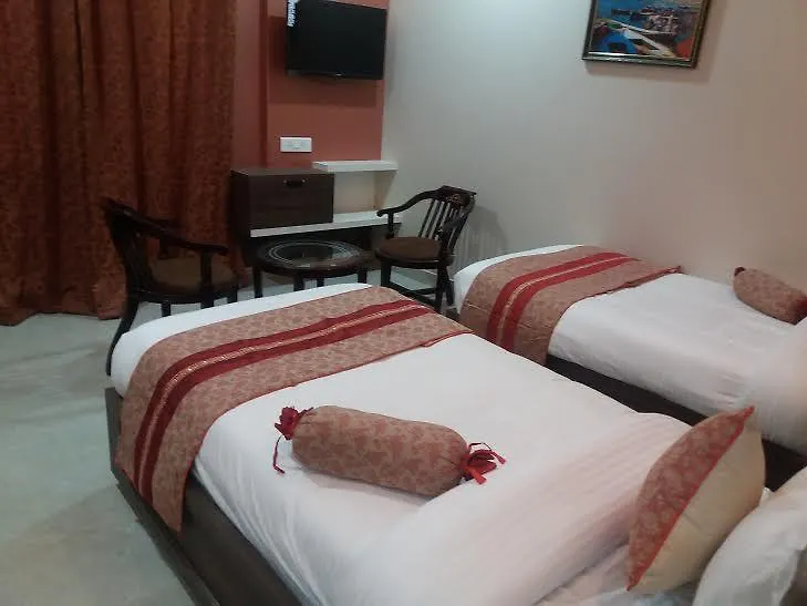 Hotel Ozas Grand 바라나시